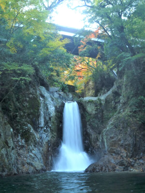 鳴沢の滝03