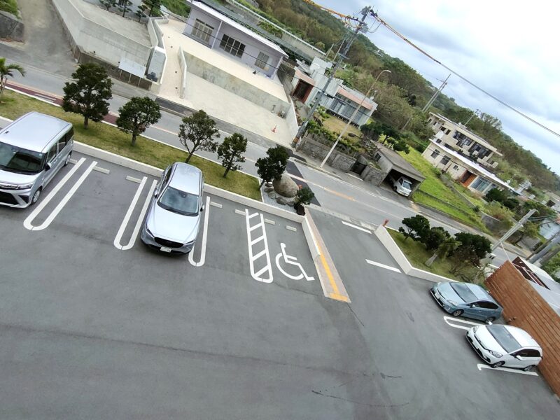 コンドミニアムホテル沖縄夢登　駐車場